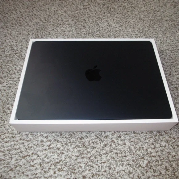 Apple-MacBook Air 13-inch Apple M3 chip, 16GB Memory - 512GB SSD - Midnight